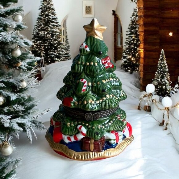 Ceramic Christmas Tree Trinket Box With Gold Star Lid & Holiday Gift Design - Picture 1 of 8